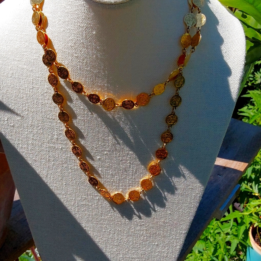 Liz Claiborne 30 inch necklace gold tone Signed